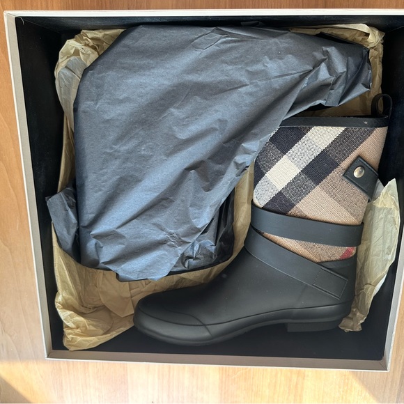 Burberry Rainboots with Box. Size EU 37 / UK4 - Picture 2 of 7